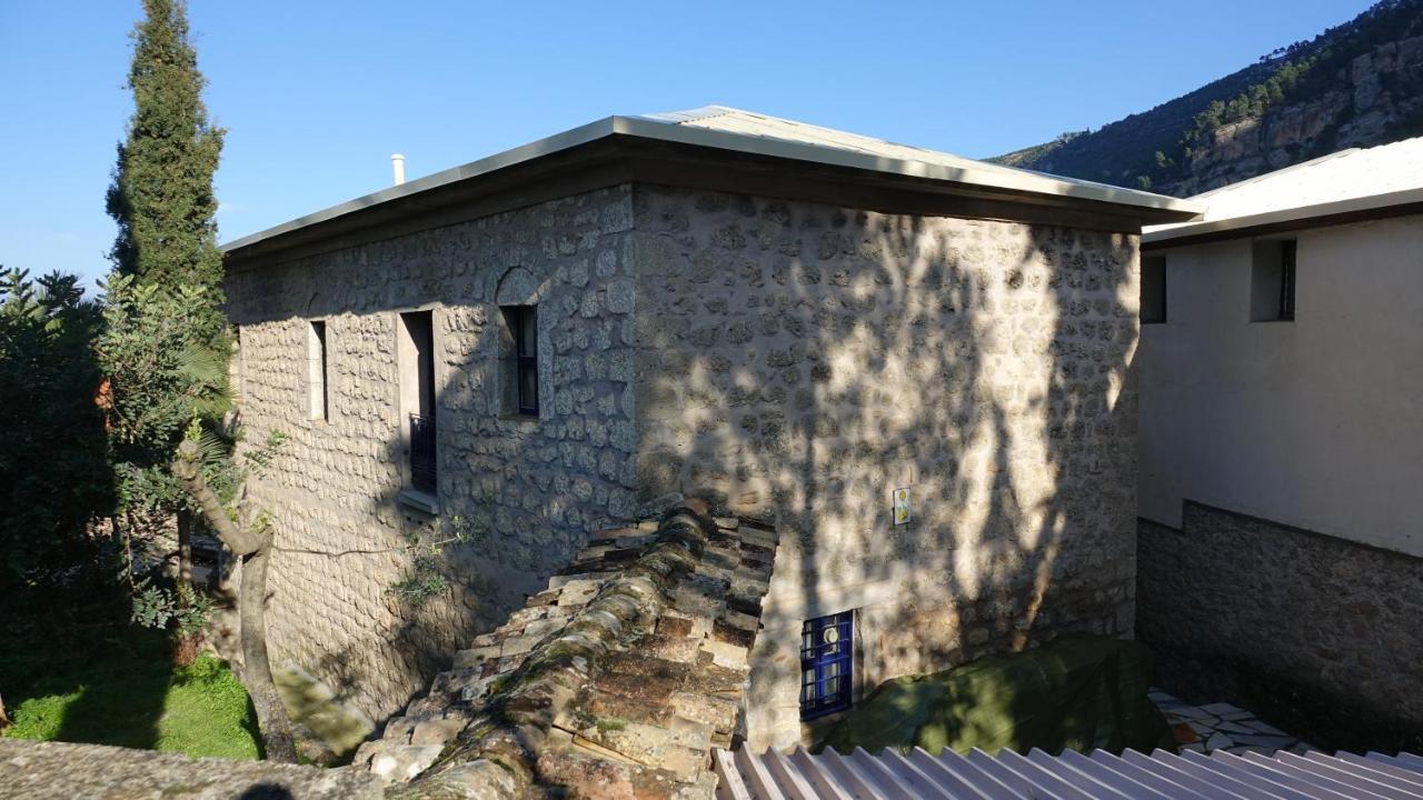 Villa The Old Olive Mill House Aegae Esterno foto