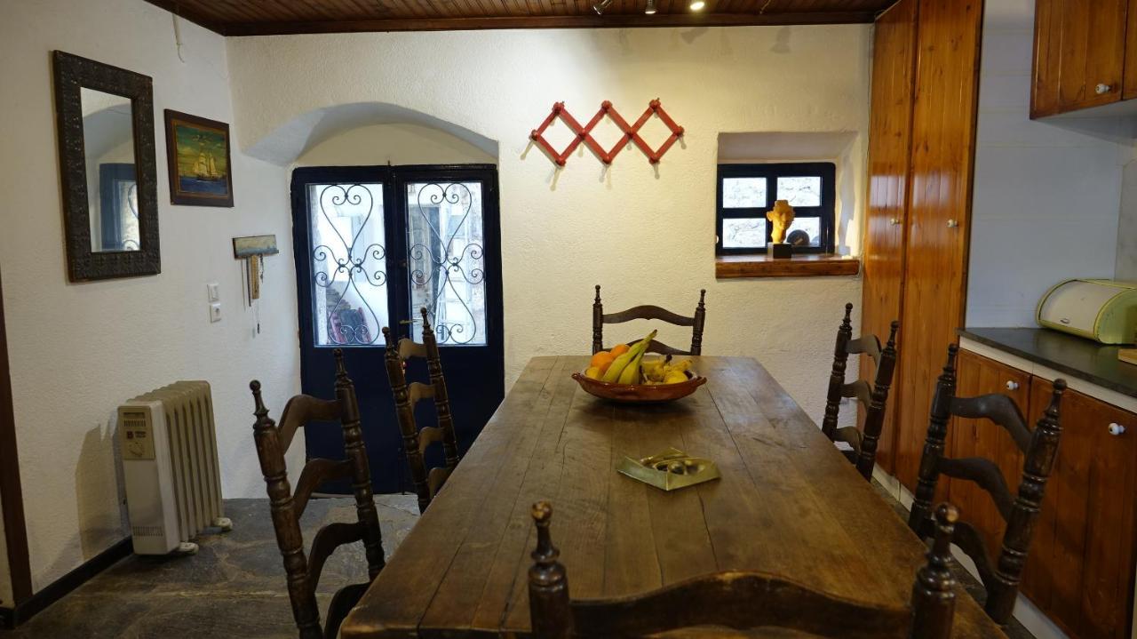 Villa The Old Olive Mill House Aegae Esterno foto