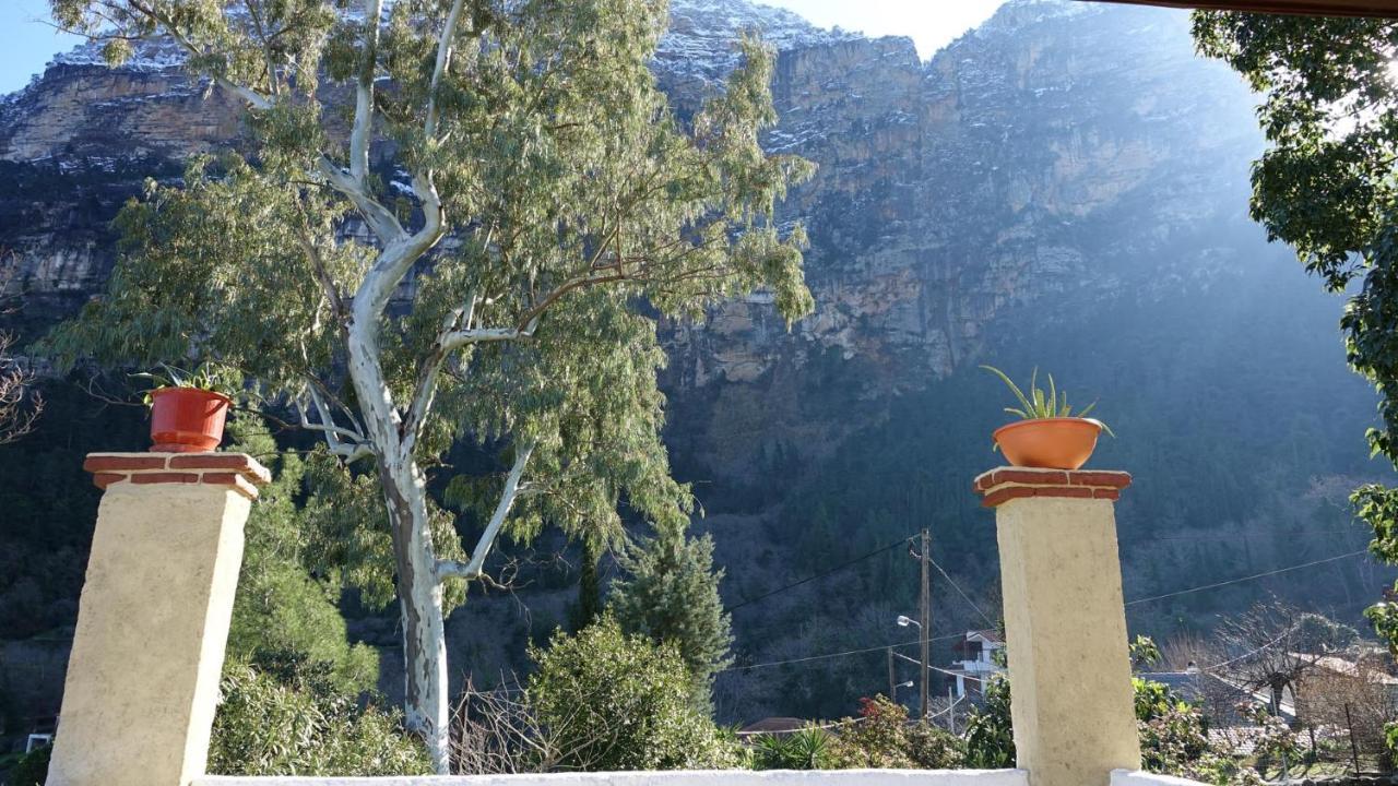 Villa The Old Olive Mill House Aegae Esterno foto