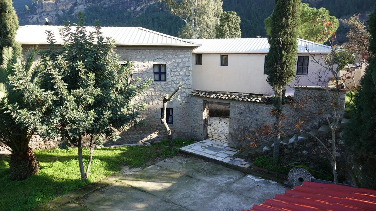 Villa The Old Olive Mill House Aegae Esterno foto