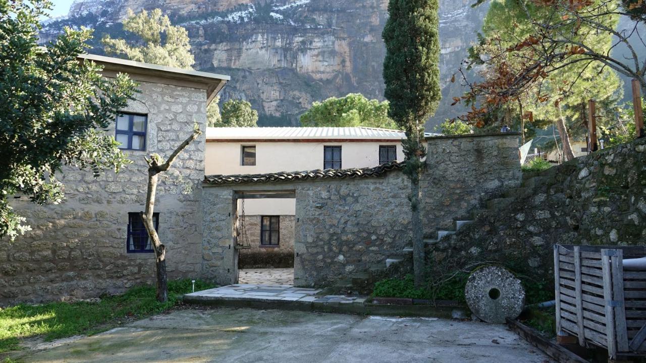 Villa The Old Olive Mill House Aegae Esterno foto