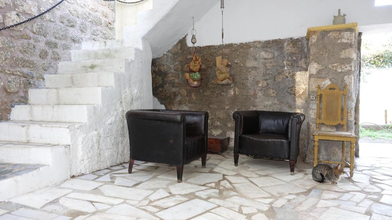 Villa The Old Olive Mill House Aegae Esterno foto