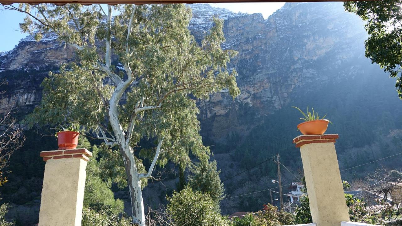 Villa The Old Olive Mill House Aegae Esterno foto